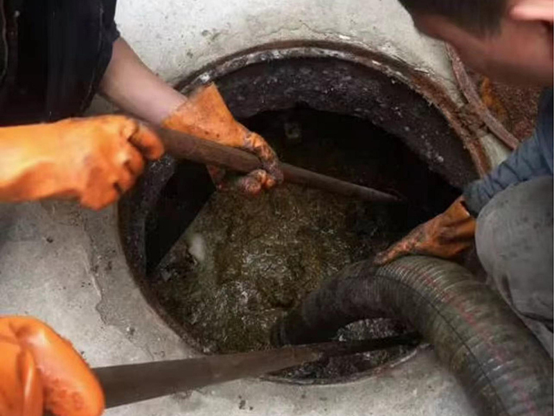 咸宁清理化粪池时如何避免沼气的危害？